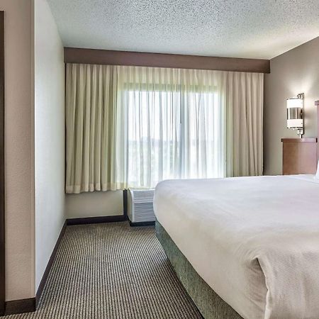 Wyndham Garden Kansas City Airport Экстерьер фото