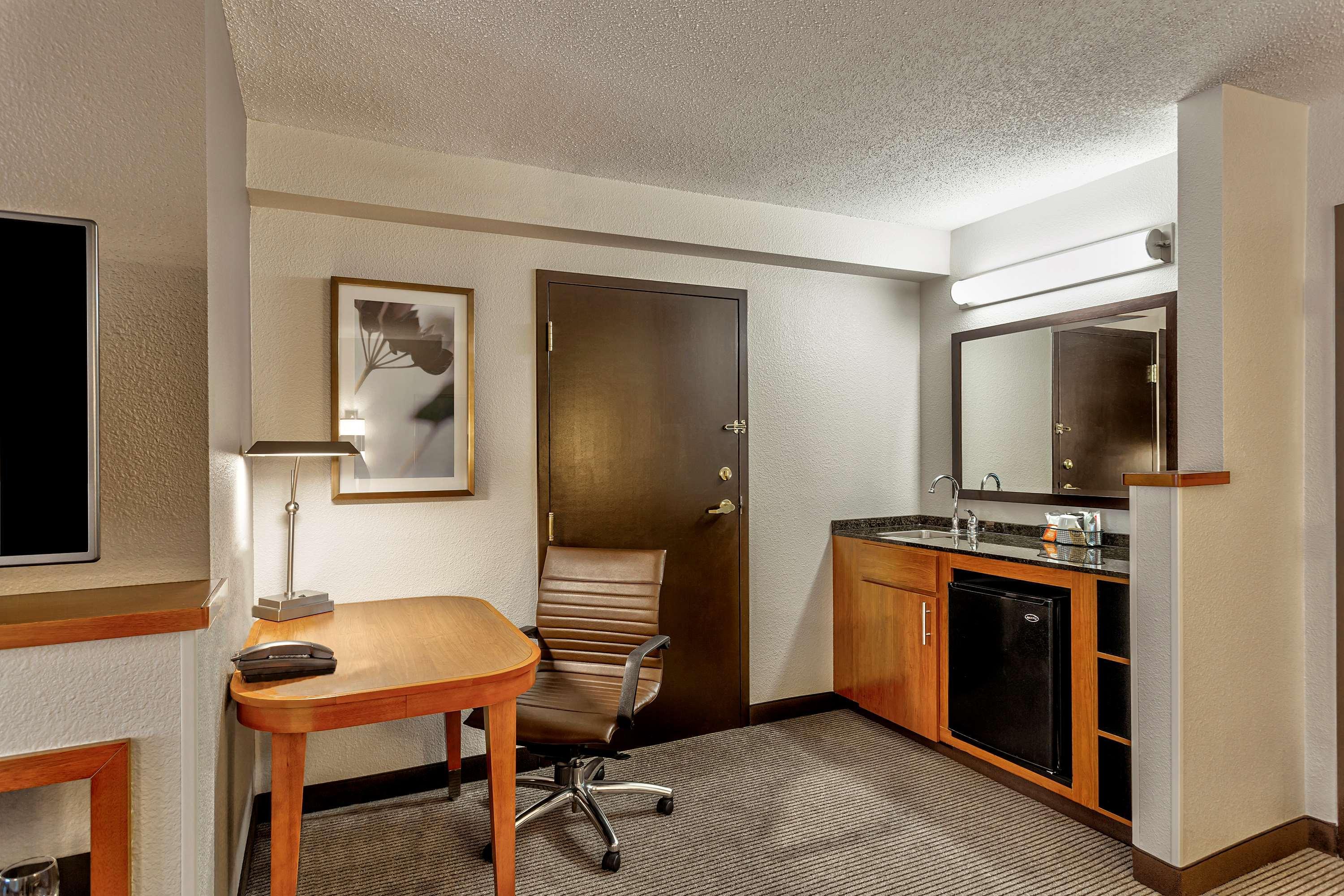 Wyndham Garden Kansas City Airport Экстерьер фото