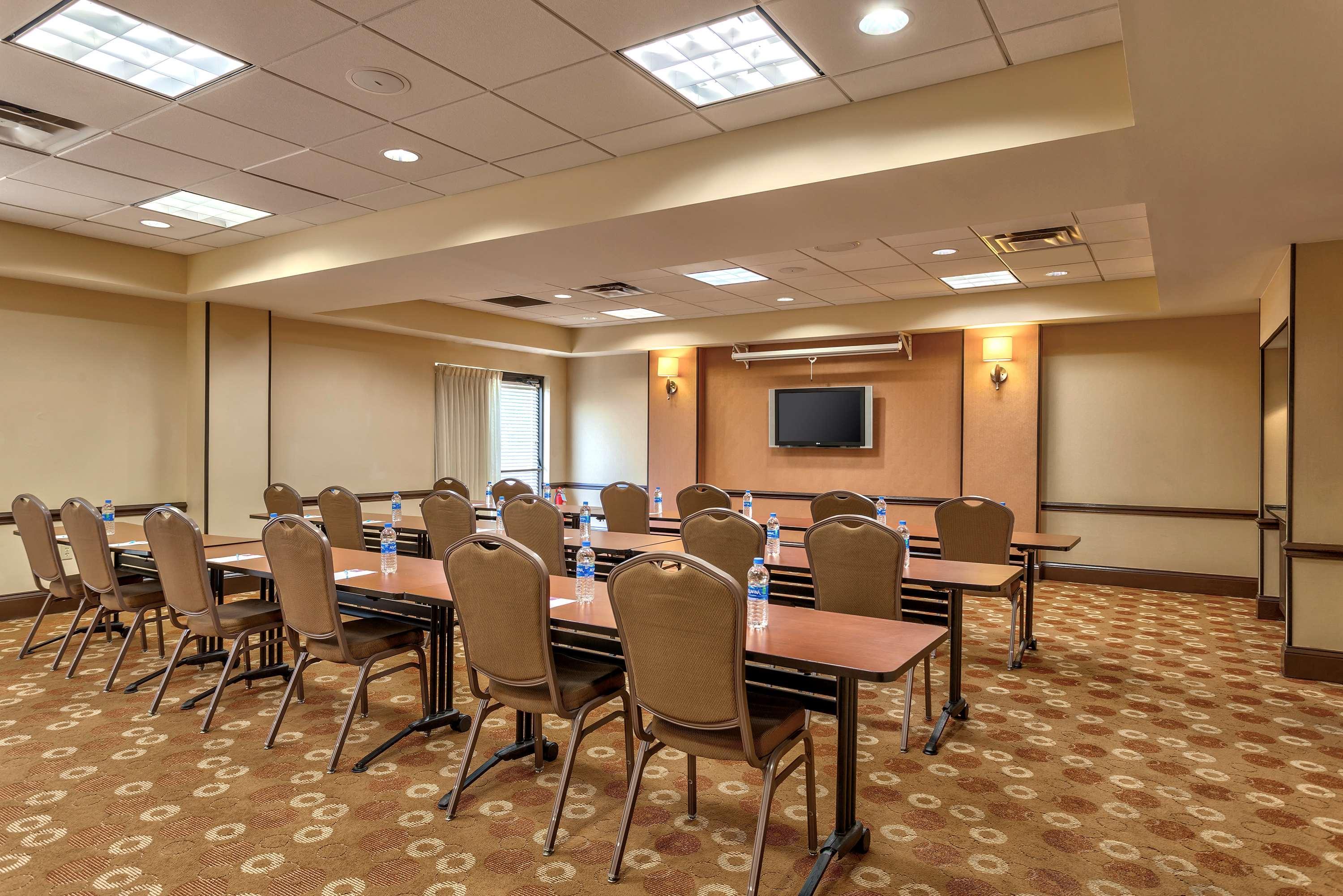 Wyndham Garden Kansas City Airport Экстерьер фото