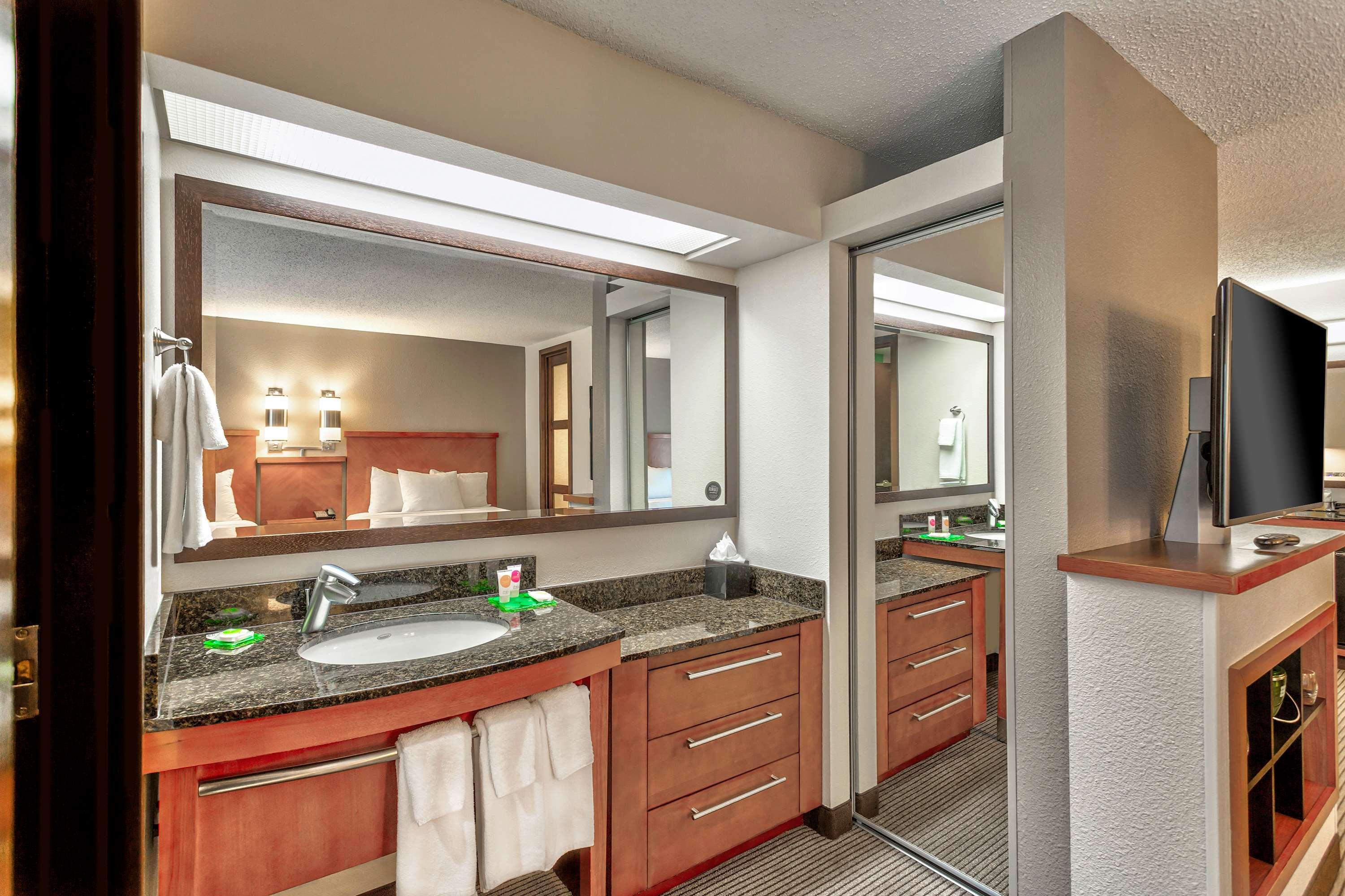 Wyndham Garden Kansas City Airport Экстерьер фото
