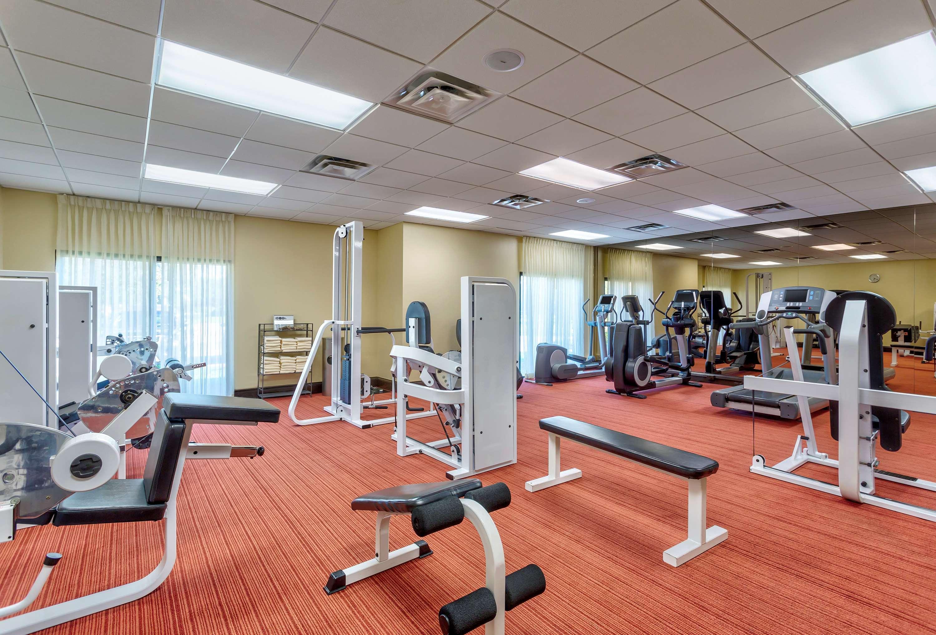 Wyndham Garden Kansas City Airport Экстерьер фото