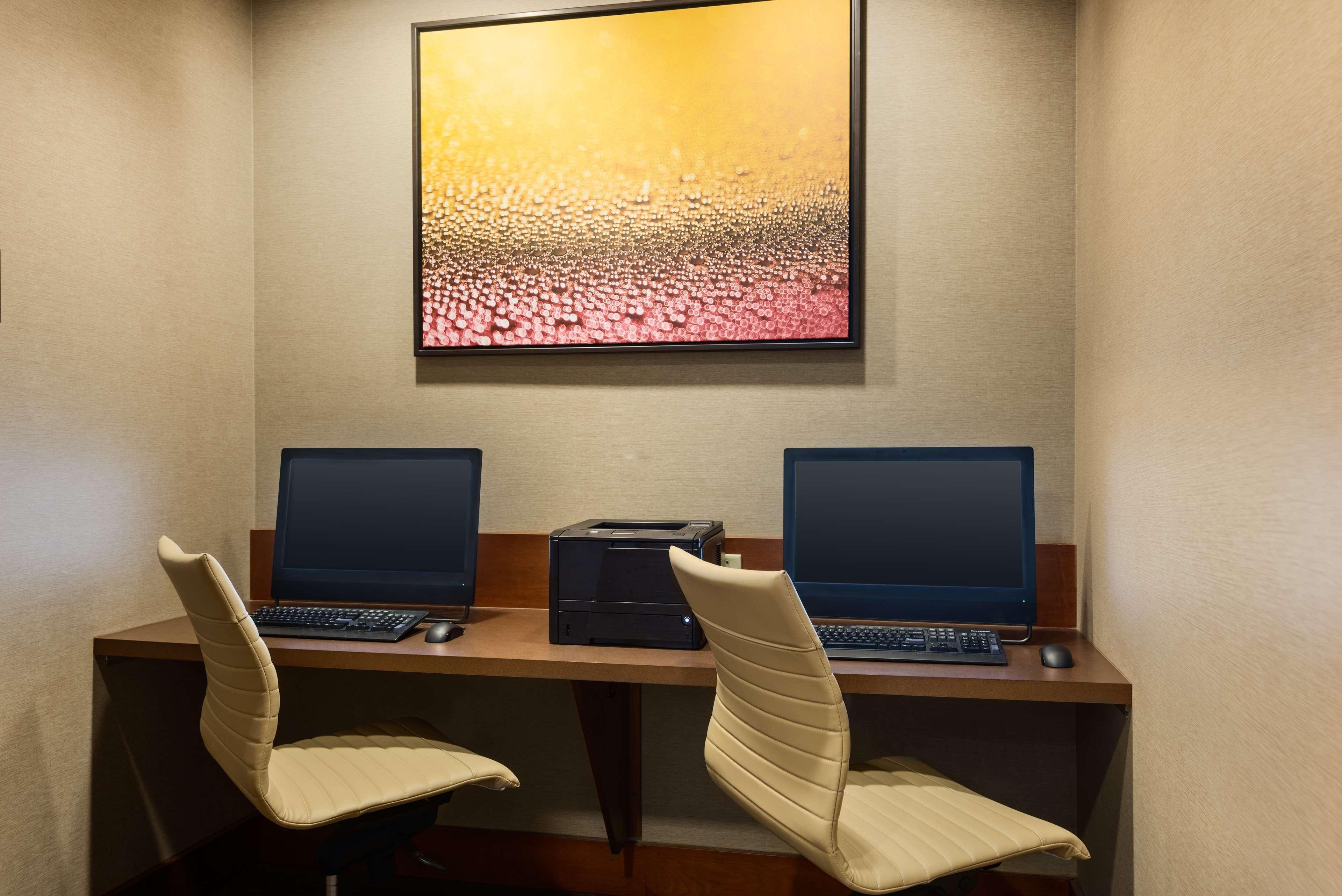 Wyndham Garden Kansas City Airport Экстерьер фото