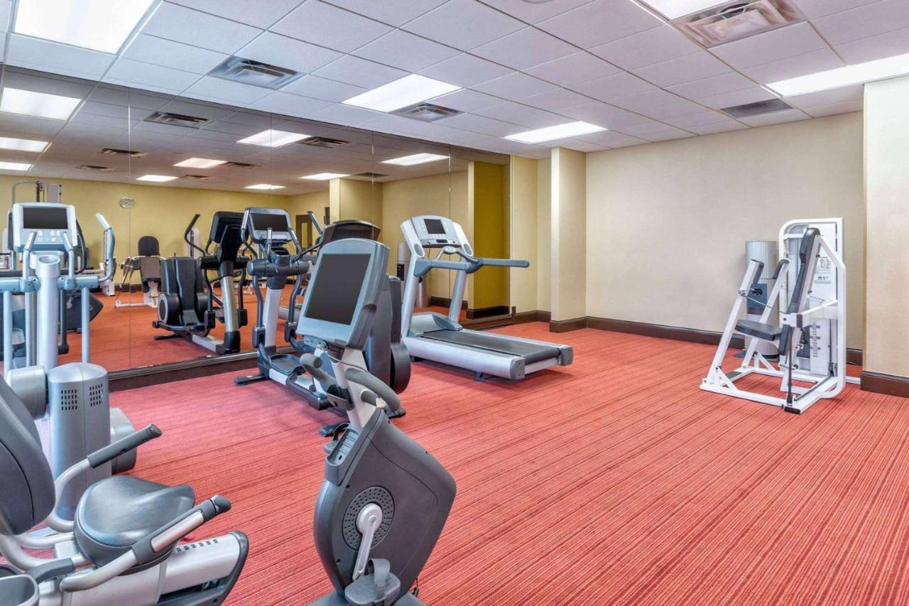 Wyndham Garden Kansas City Airport Экстерьер фото