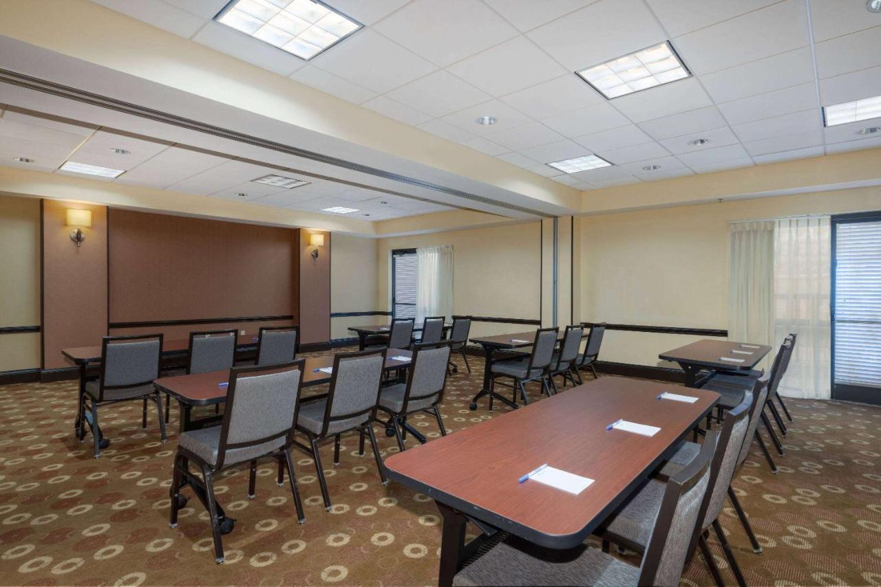 Wyndham Garden Kansas City Airport Экстерьер фото