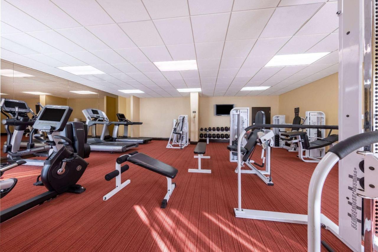 Wyndham Garden Kansas City Airport Экстерьер фото