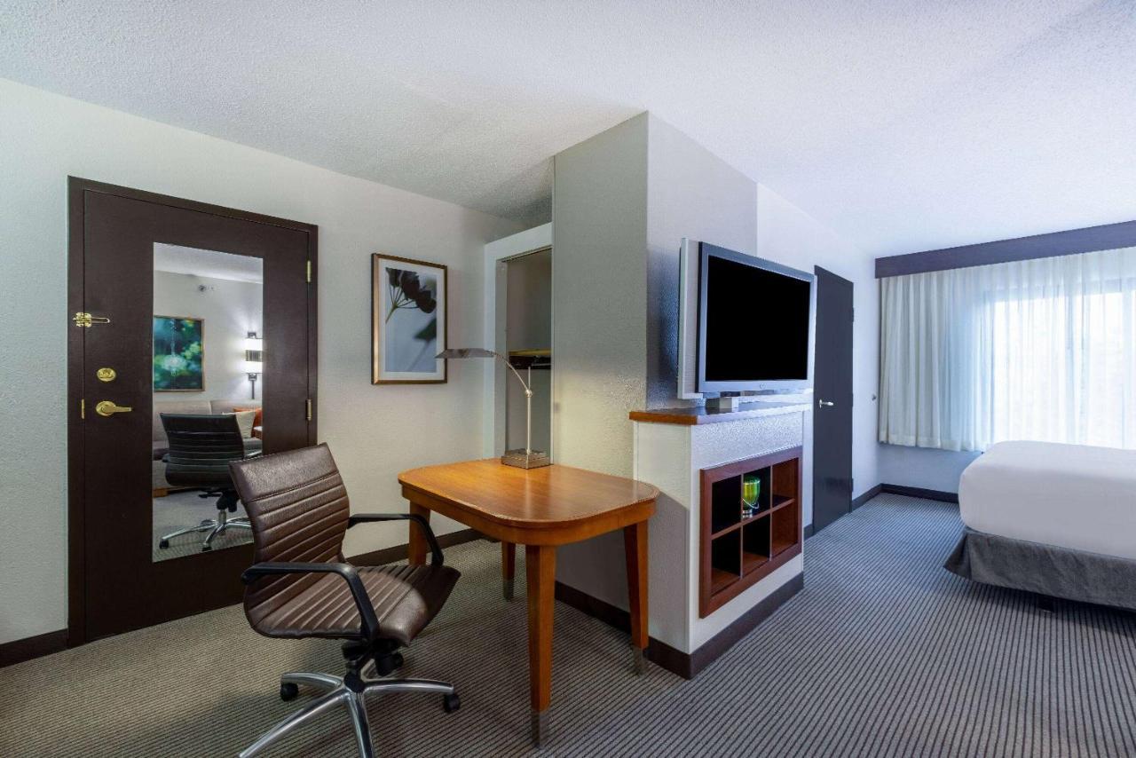 Wyndham Garden Kansas City Airport Экстерьер фото